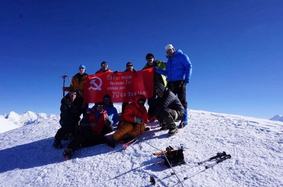 Поздравляем с Днем Победы с Мера Пик 6467 метра , Гималаи- Непал.