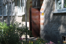 Окраска дверей и ремонт подъездов на Привокзальной